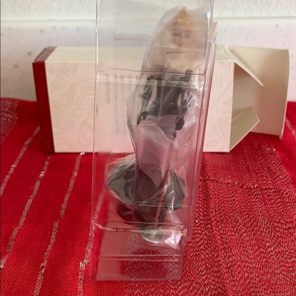 1995 Hallmark Barbie Collector’s Series Ornament - Picture 11 of 16